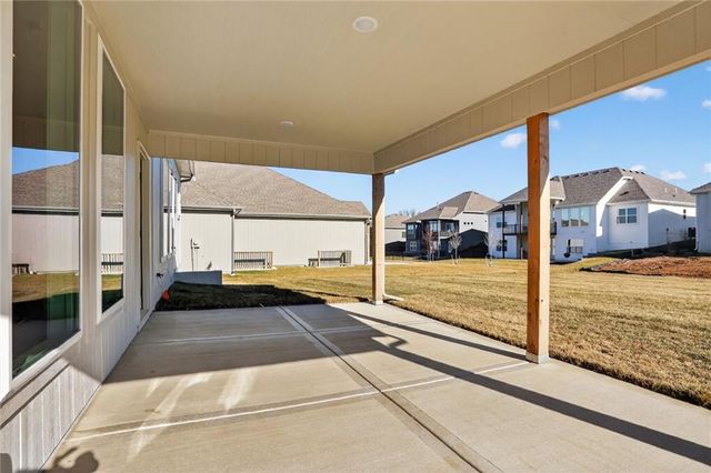 7040 NW Yulich Court, Parkville, MO 64152