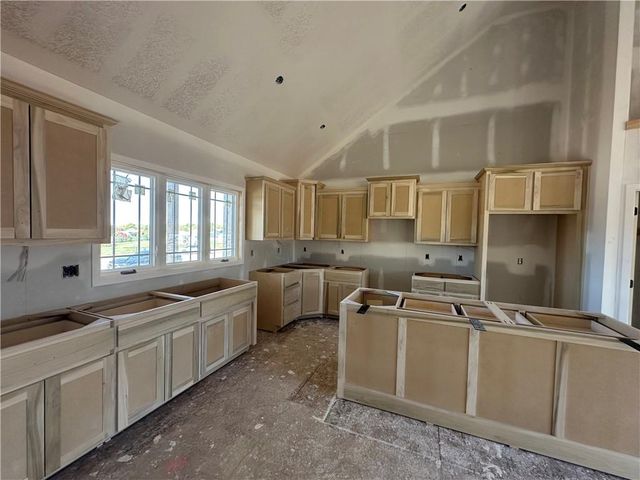 7040 NW Yulich Court, Parkville, MO 64152