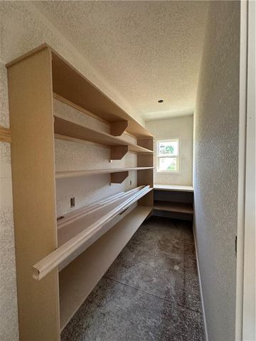 7040 NW Yulich Court, Parkville, MO 64152