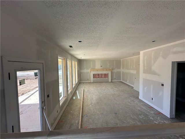 7040 NW Yulich Court, Parkville, MO 64152