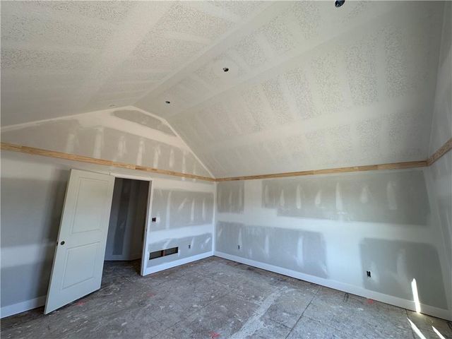 7040 NW Yulich Court, Parkville, MO 64152