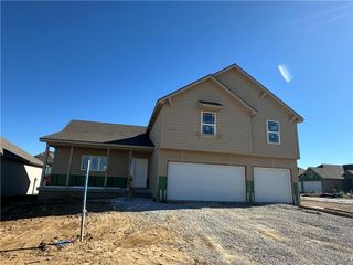 7040 NW Yulich Court, Parkville, MO 64152