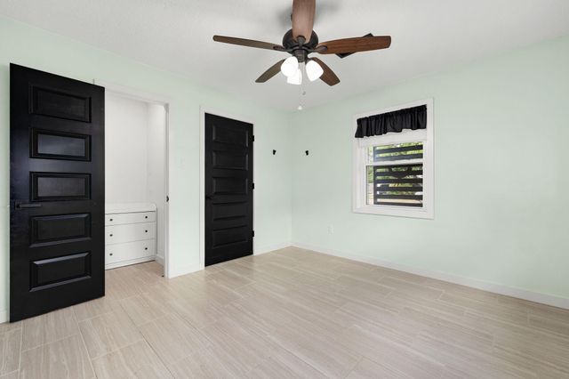 222 W Vaughn Lane, Deer Park, TX 77536