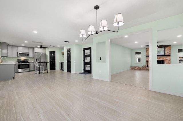 222 W Vaughn Lane, Deer Park, TX 77536