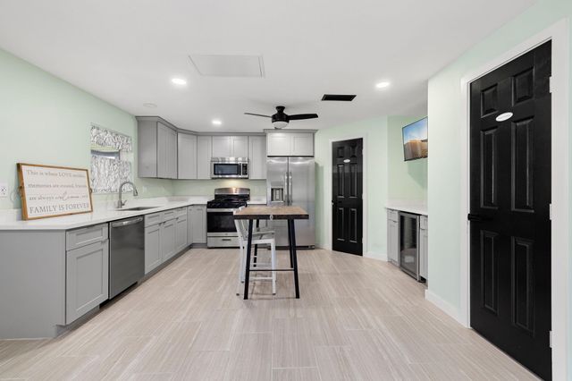222 W Vaughn Lane, Deer Park, TX 77536