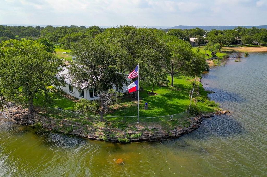 106 Chuckwagon, Burnet, TX 78611