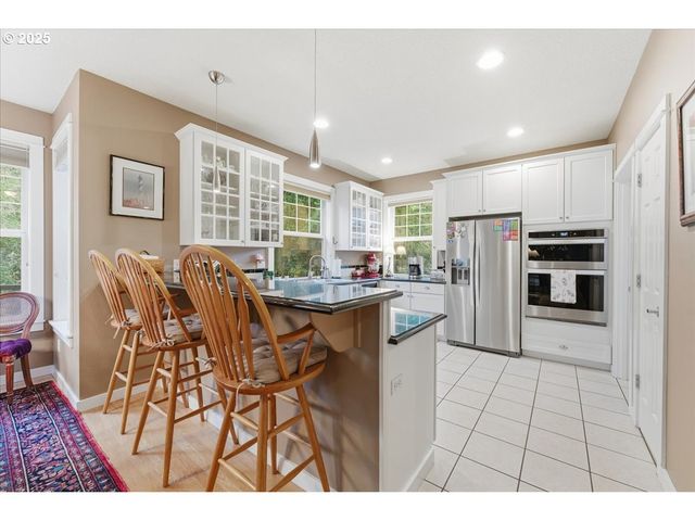 25545 KATHERINE Ct, West Linn, OR 97068