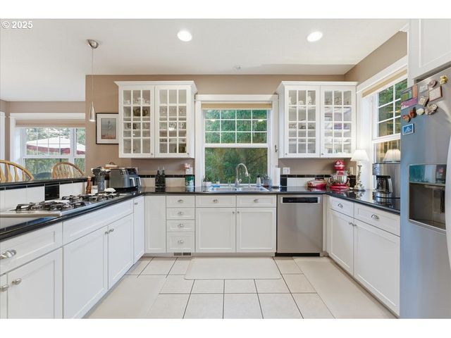 25545 KATHERINE Ct, West Linn, OR 97068