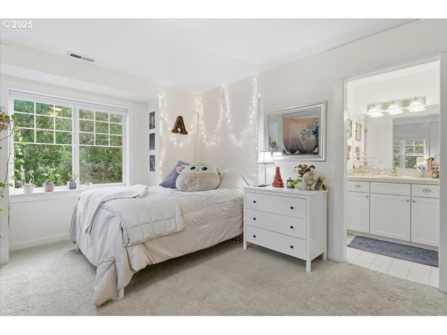 25545 KATHERINE Ct, West Linn, OR 97068