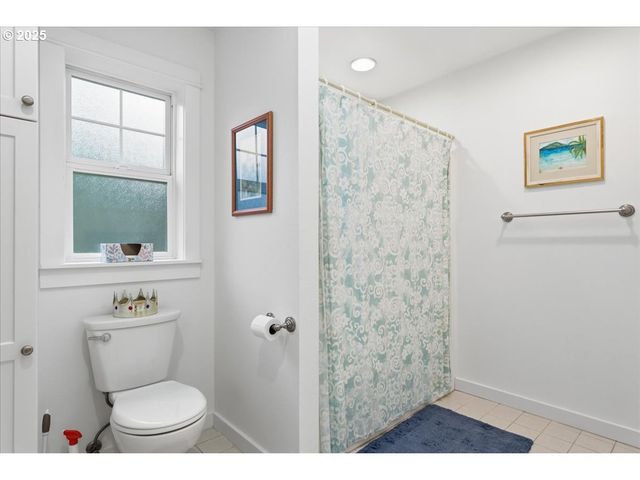 25545 KATHERINE Ct, West Linn, OR 97068