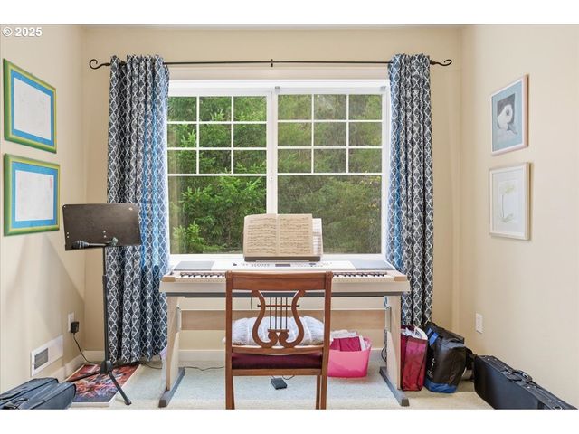 25545 KATHERINE Ct, West Linn, OR 97068