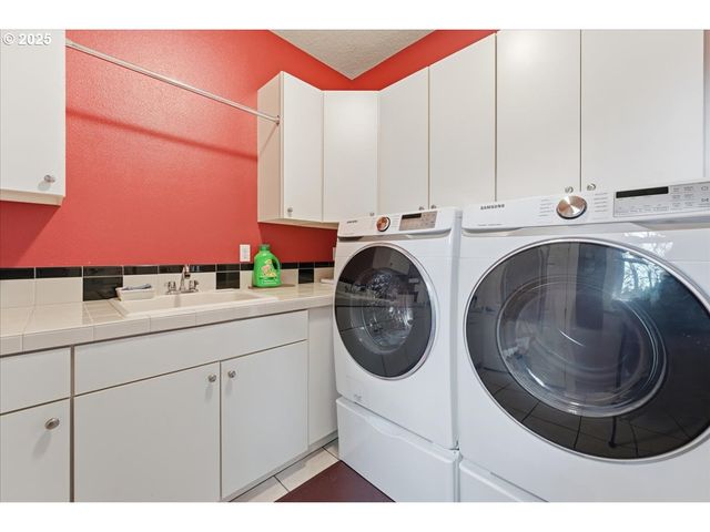 25545 KATHERINE Ct, West Linn, OR 97068