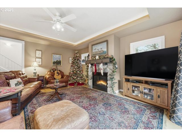 25545 KATHERINE Ct, West Linn, OR 97068