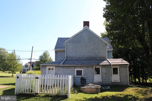 1223 KEYSTONE DR, Sellersville, PA 18960