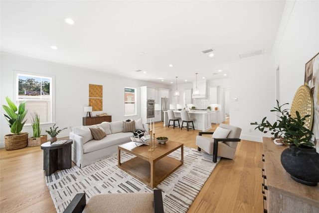 2215 AMHERST AVENUE, Orlando, FL 32804