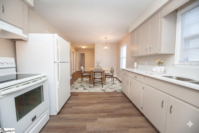 106 Cloverdale Drive, Boiling Springs, SC 29316