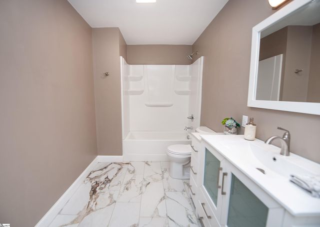 106 Cloverdale Drive, Boiling Springs, SC 29316