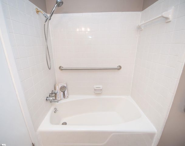 106 Cloverdale Drive, Boiling Springs, SC 29316