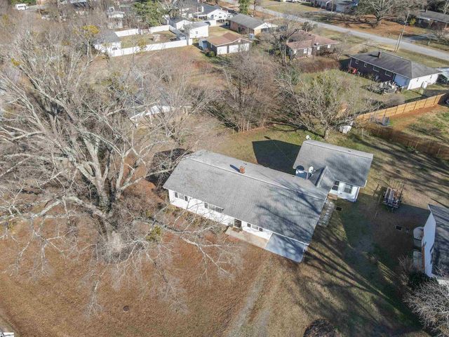 106 Cloverdale Drive, Boiling Springs, SC 29316