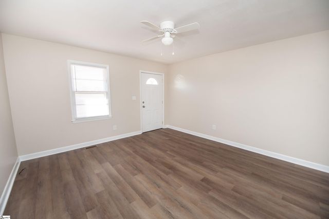 106 Cloverdale Drive, Boiling Springs, SC 29316