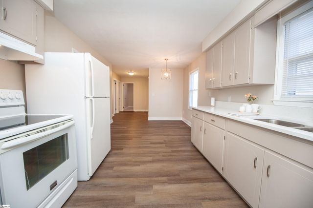 106 Cloverdale Drive, Boiling Springs, SC 29316