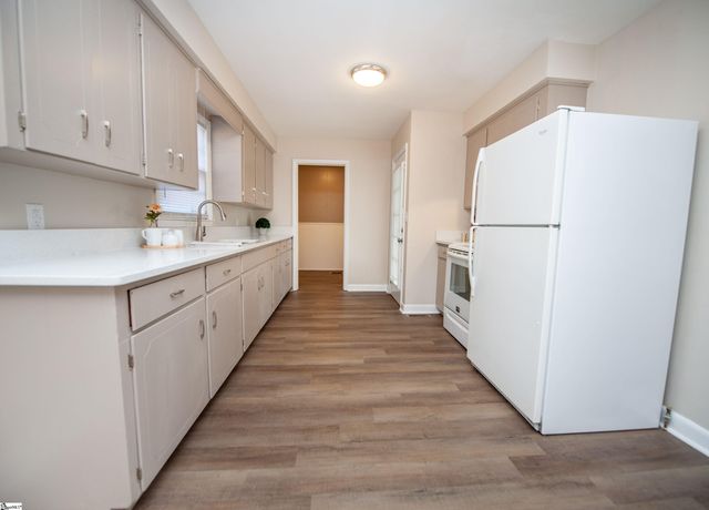 106 Cloverdale Drive, Boiling Springs, SC 29316