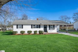 106 Cloverdale Drive, Boiling Springs, SC 29316