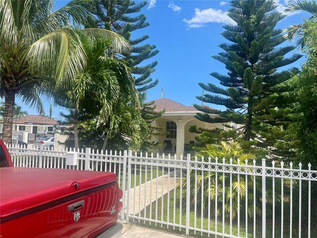 521 NW 32nd Pl, Miami, FL 33125