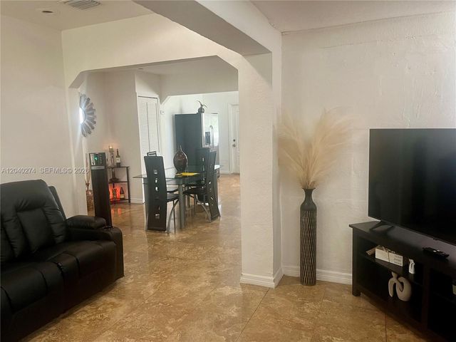 521 NW 32nd Pl, Miami, FL 33125