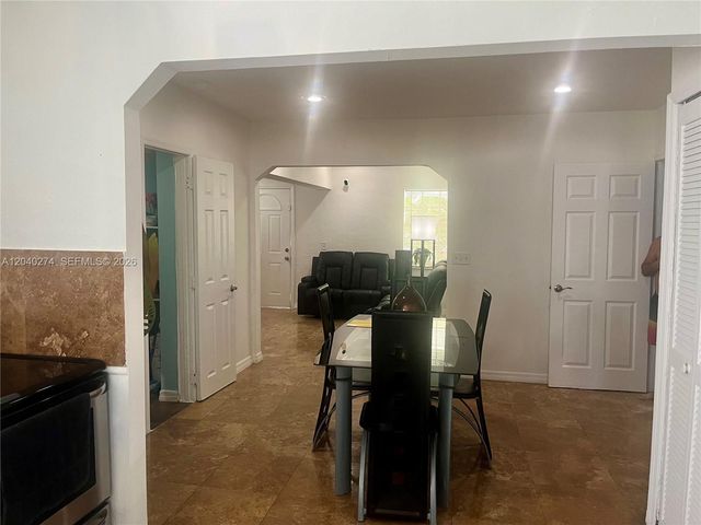 521 NW 32nd Pl, Miami, FL 33125