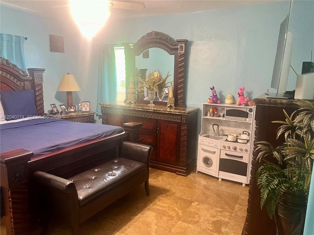 521 NW 32nd Pl, Miami, FL 33125