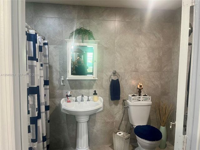521 NW 32nd Pl, Miami, FL 33125