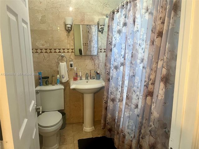 521 NW 32nd Pl, Miami, FL 33125