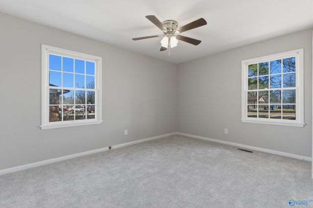 301 Holloway Street NW, Hartselle, AL 35640