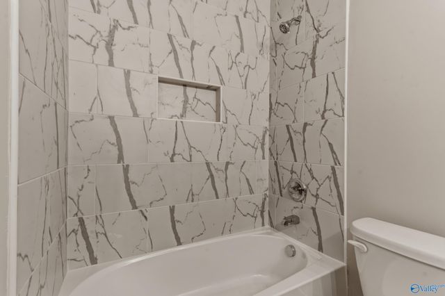 301 Holloway Street NW, Hartselle, AL 35640