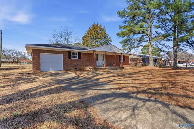 301 Holloway Street NW, Hartselle, AL 35640