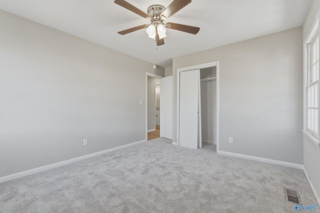 301 Holloway Street NW, Hartselle, AL 35640