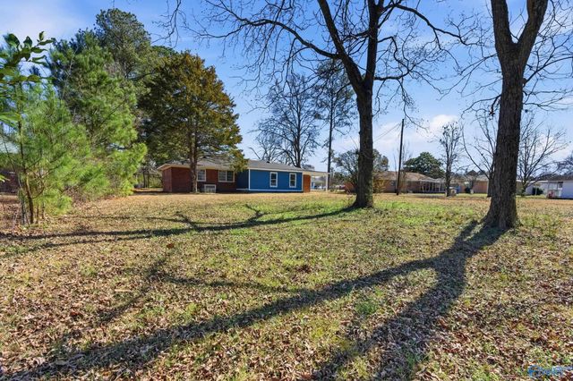 301 Holloway Street NW, Hartselle, AL 35640