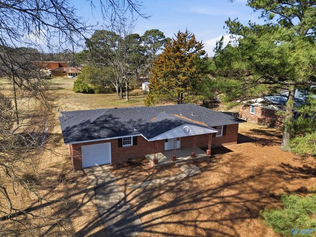 301 Holloway Street NW, Hartselle, AL 35640