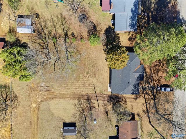 301 Holloway Street NW, Hartselle, AL 35640