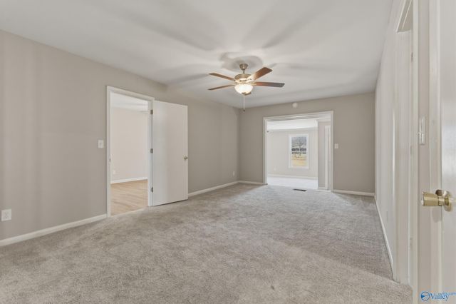 301 Holloway Street NW, Hartselle, AL 35640