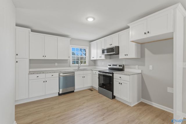 301 Holloway Street NW, Hartselle, AL 35640