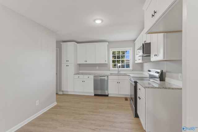 301 Holloway Street NW, Hartselle, AL 35640