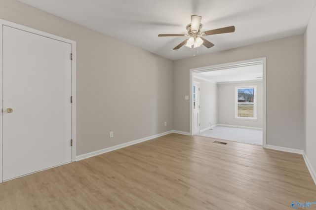 301 Holloway Street NW, Hartselle, AL 35640