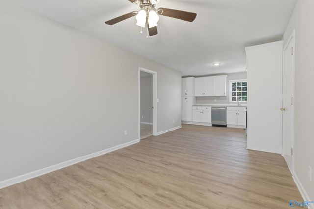 301 Holloway Street NW, Hartselle, AL 35640