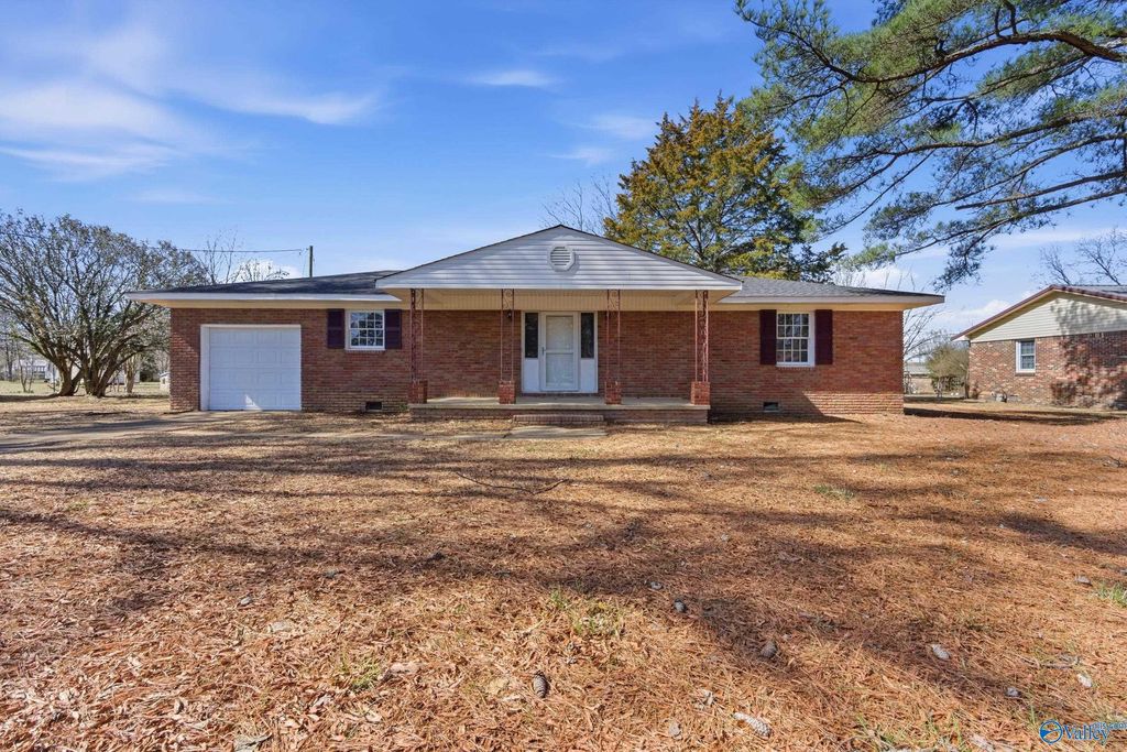 301 Holloway Street NW, Hartselle, AL 35640