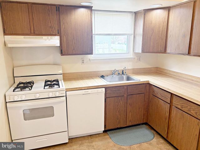 4535 WINDING BROOK DR, Bensalem, PA 19020