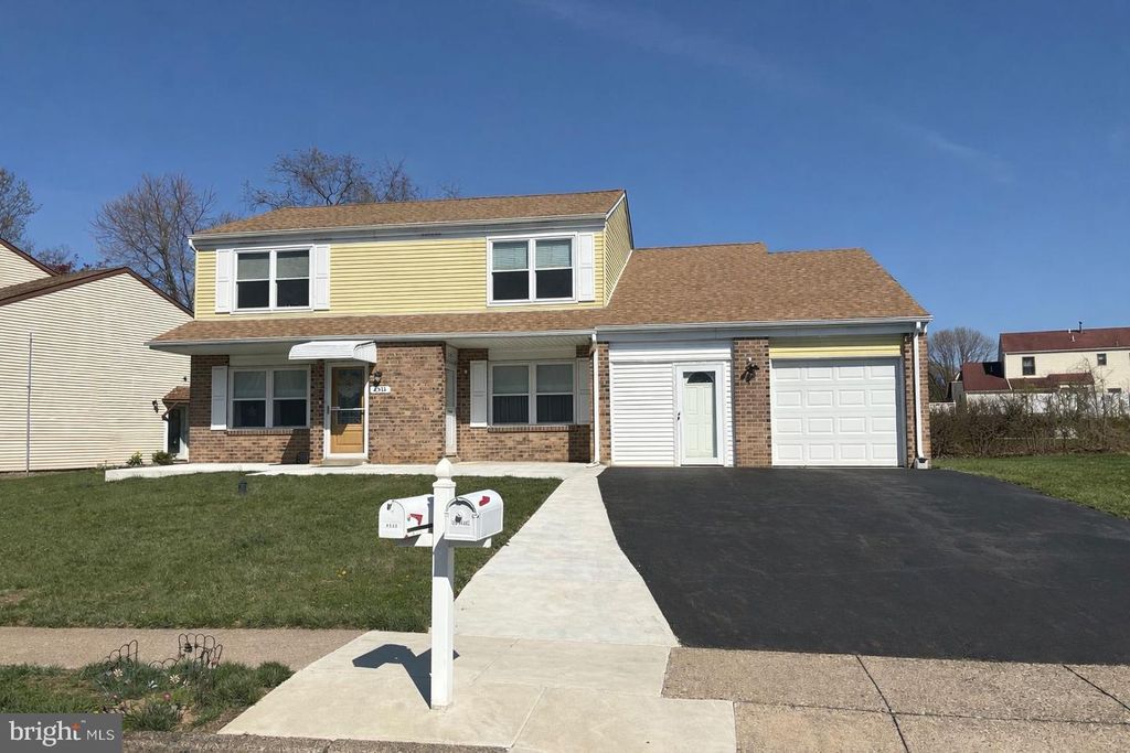 Image 2 of property listing at 4535 WINDING BROOK DR, Bensalem, PA 19020