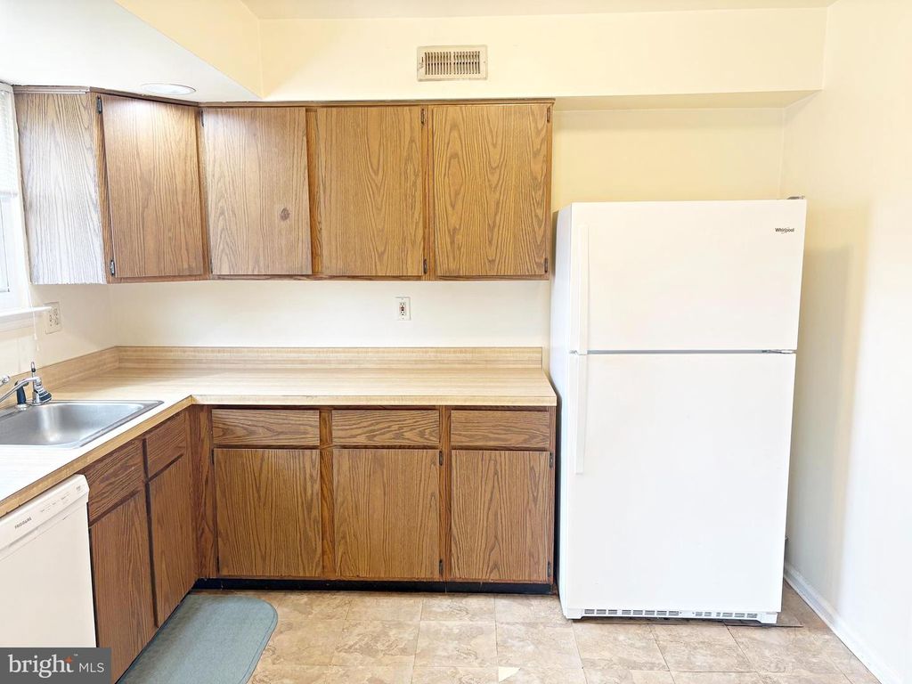Image 6 of property listing at 4535 WINDING BROOK DR, Bensalem, PA 19020