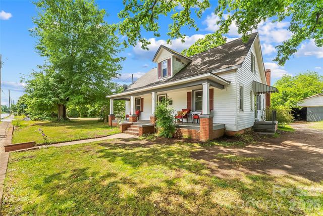 137 12th Street NW, Hickory, NC 28601